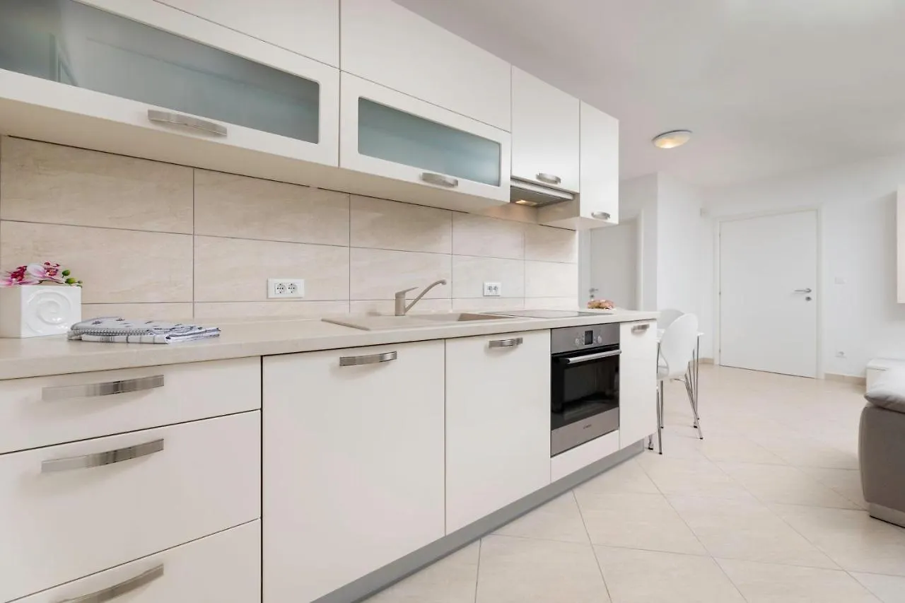 Apartamento Seafront Maris By El-Pi Tours Dobrinj