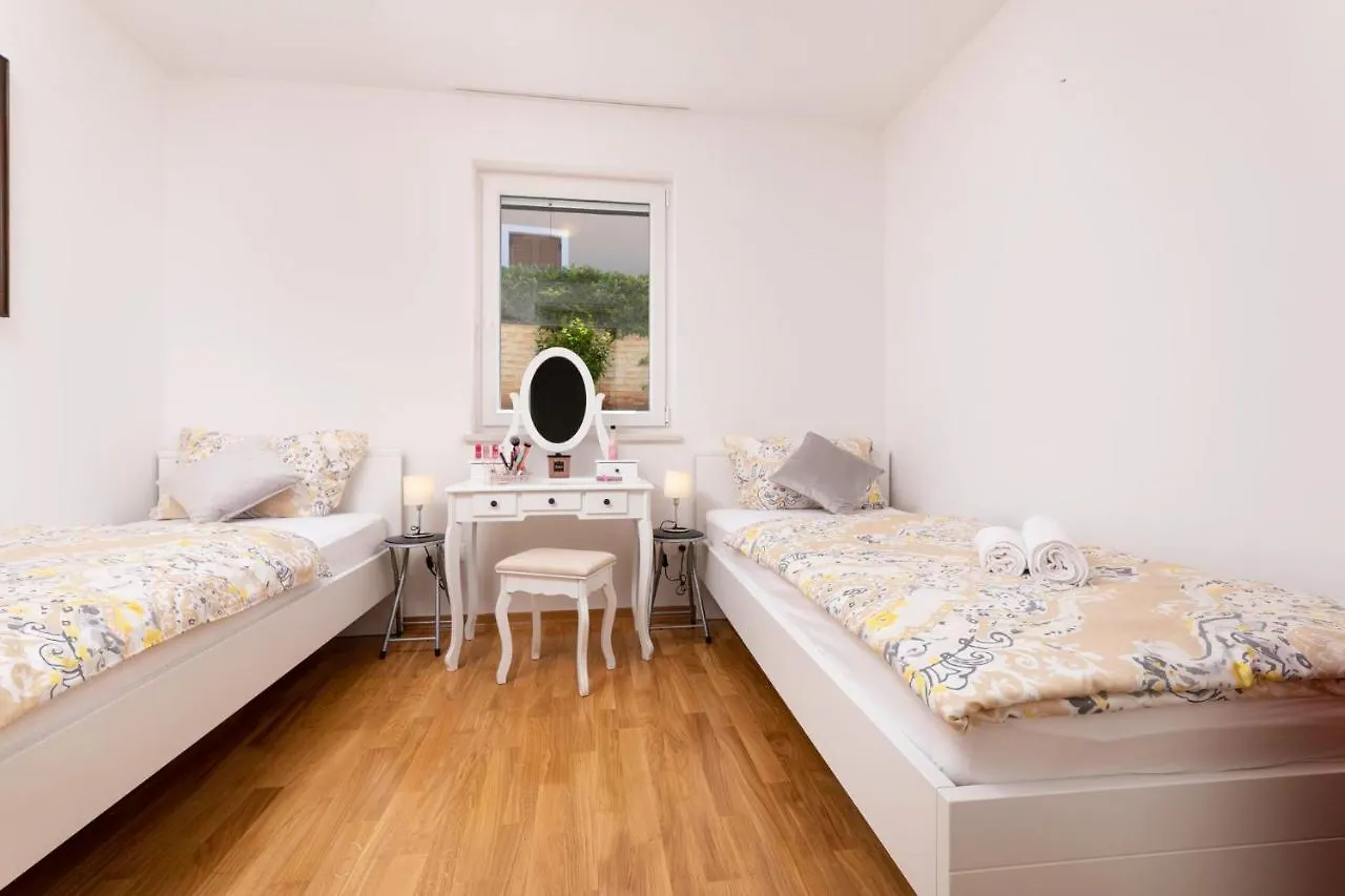 Apartamento Seafront Maris By El-Pi Tours Dobrinj