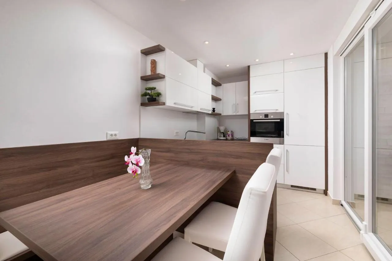Apartamento Seafront Maris By El-Pi Tours Dobrinj