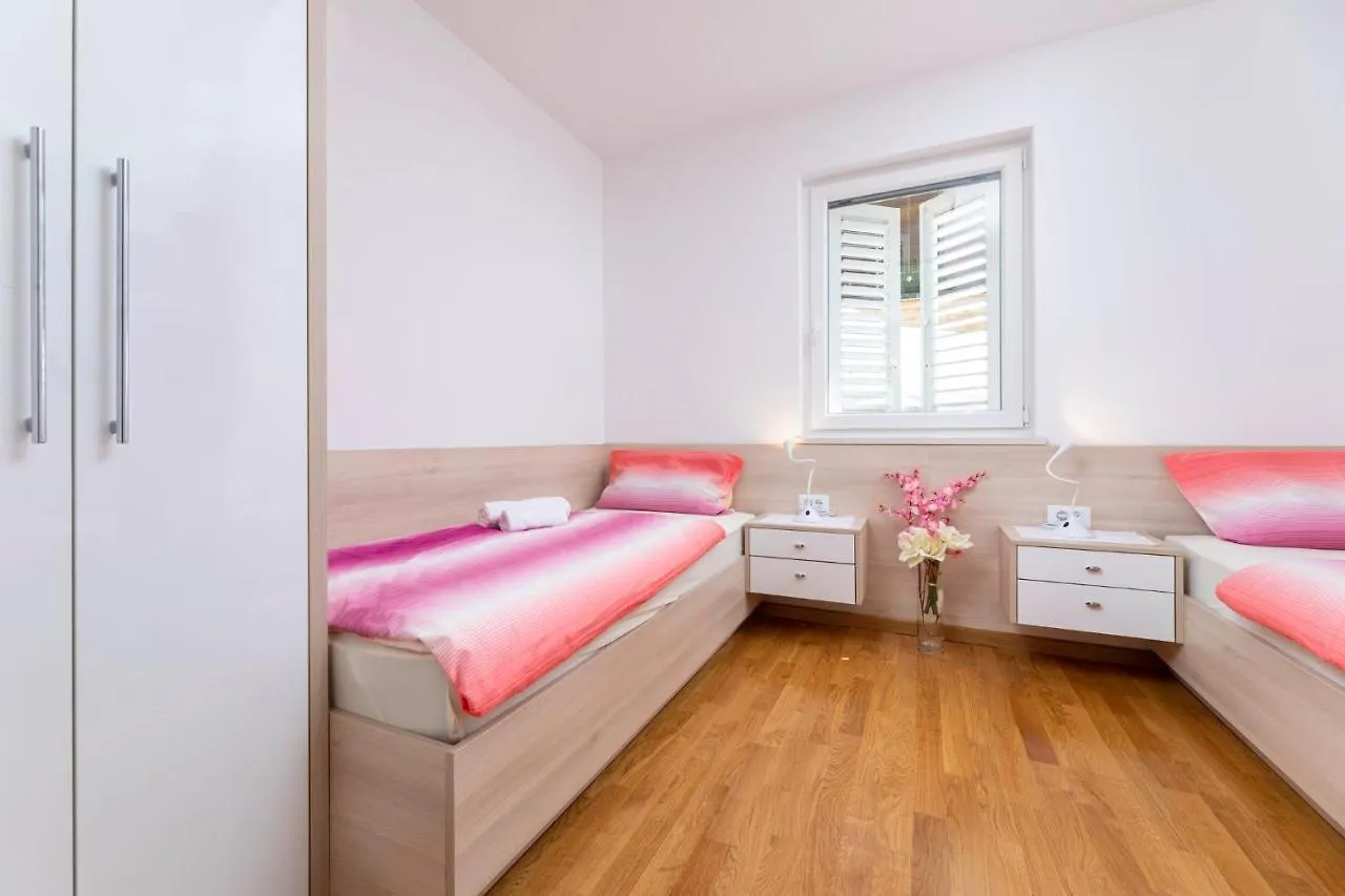 Apartamento Seafront Maris By El-Pi Tours Dobrinj