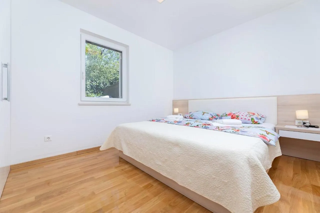 Apartamento Seafront Maris By El-Pi Tours Dobrinj
