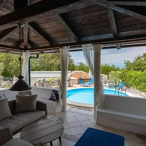 Nana With A Swimming Pool Villa