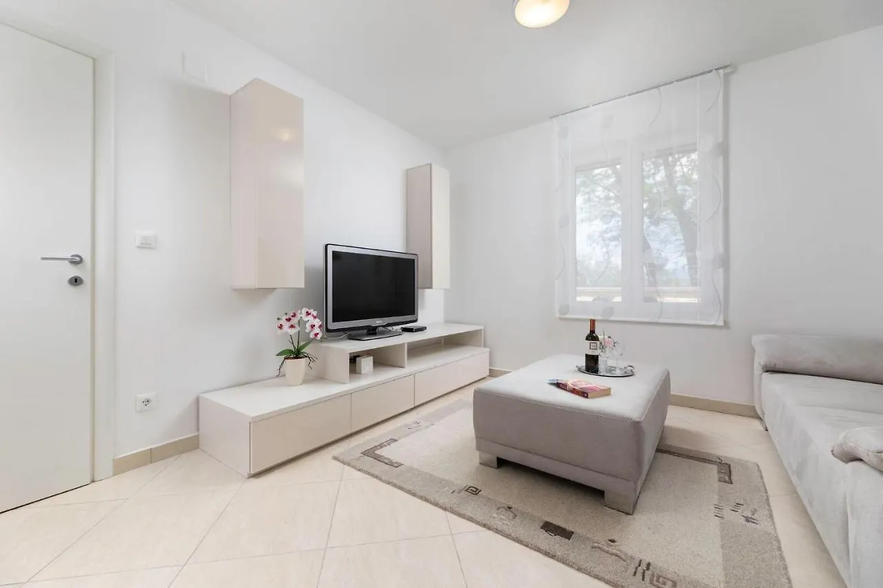 Seafront Maris By El-Pi Tours Apartment Dobrinj